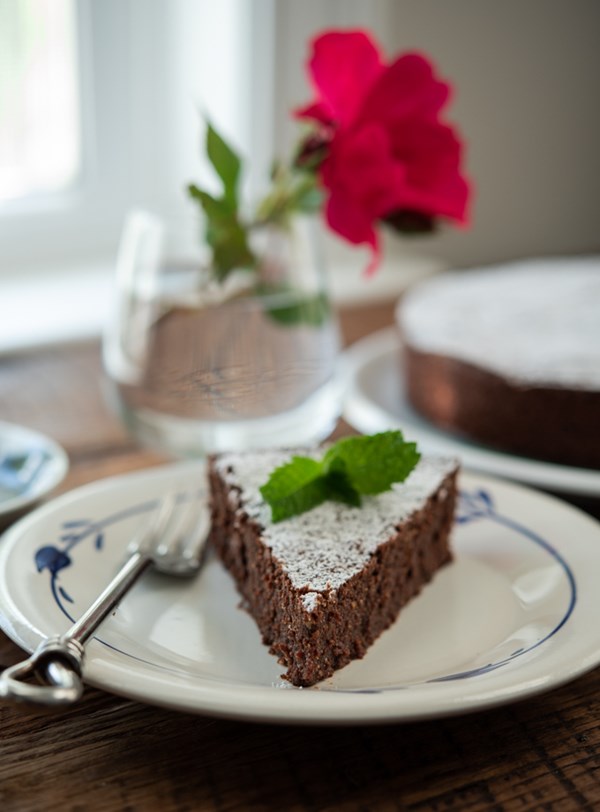 Flourless chocolate almond cake (Torta caprese)