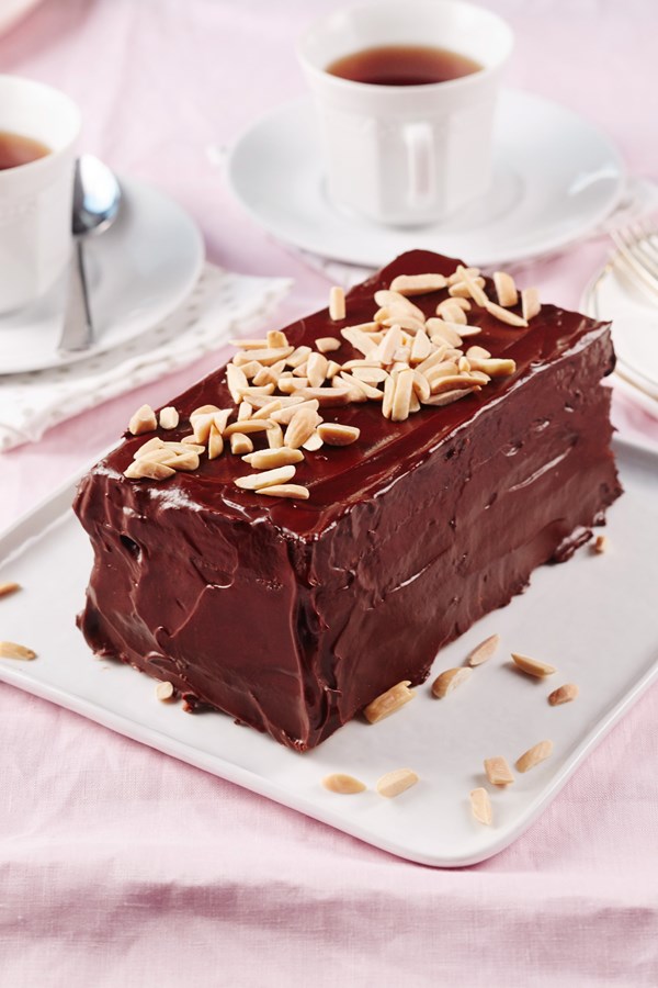 Flourless chocolate and almond layer cake