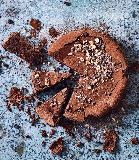 Flourless chocolate and hazelnut cake