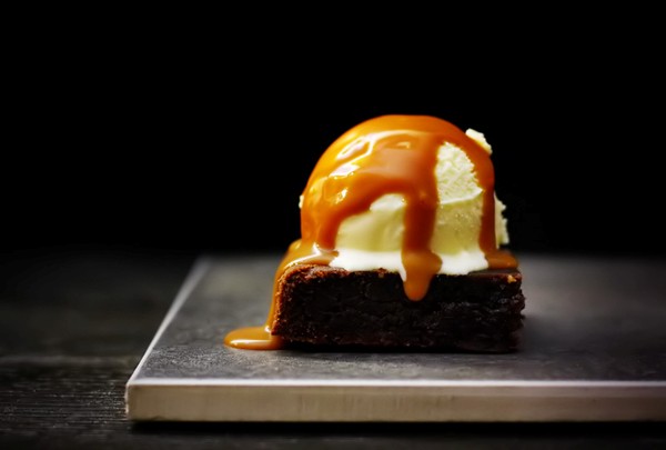 Flourless chocolate and peanut butter brownies