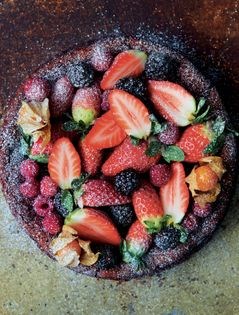 Flourless chocolate cake with Armagnac prunces