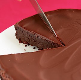 Flourless chocolate cake with chocolate glaze