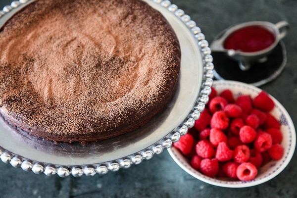 Flourless chocolate cake with raspberry coulis
