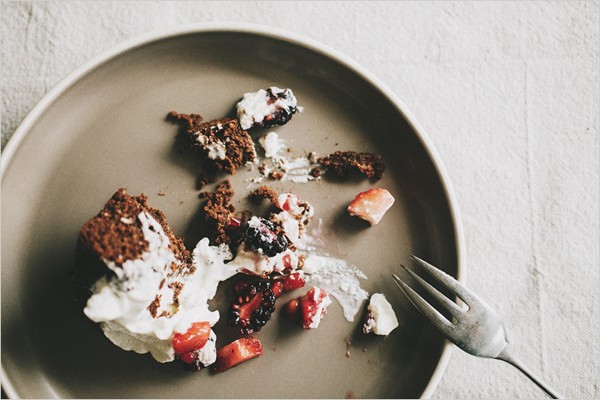 Flourless chocolate date cake