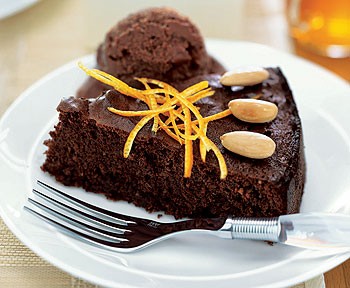 Flourless chocolate-orange almond cake