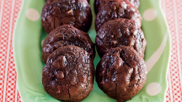 Flourless hazelnut and chocolate fudge cookies