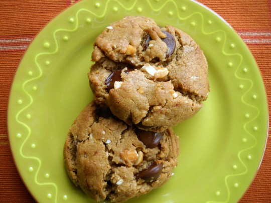 Flourless honey-roasted peanut butter chocolate chip cookies