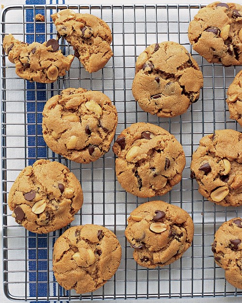 Flourless peanut-chocolate cookies