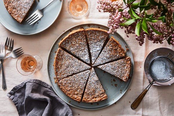 Flourless pecan cake