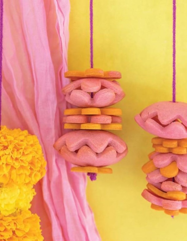 Flower garland cookies