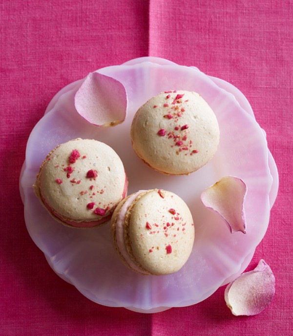 Flower power macarons