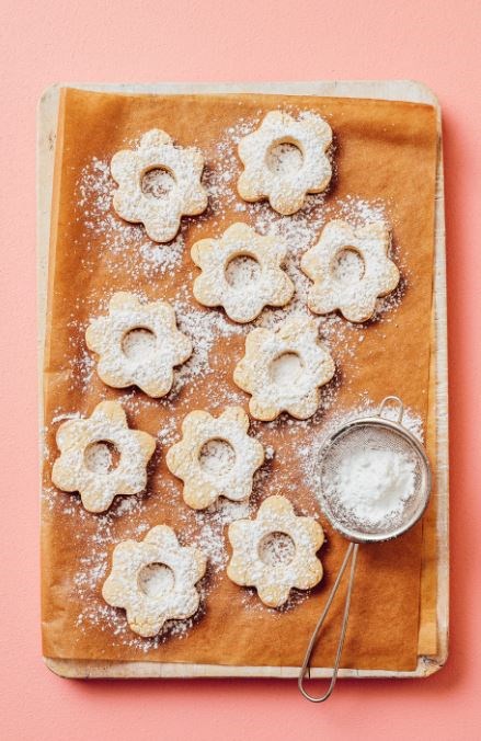 Flower-shaped butter cookies (Canestrelli)