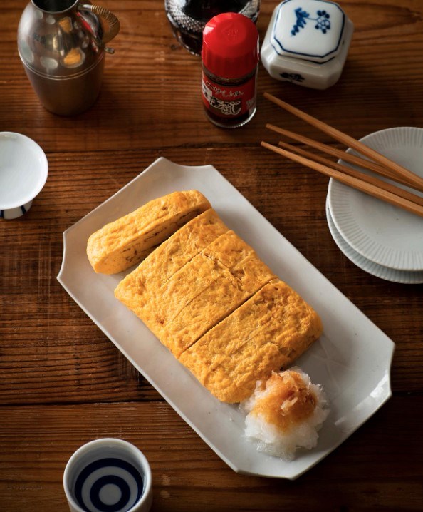 Fluffy Japanese rolled omelette (Fuwafuwa dashi maki tamago)
