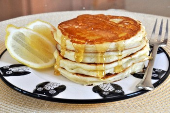 Fluffy lemon yogurt pancakes
