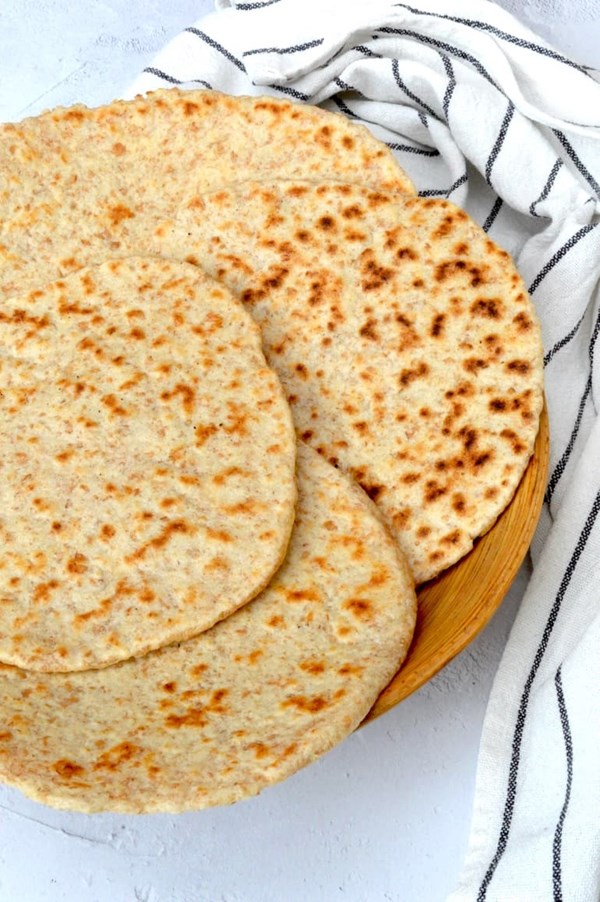 Fluffy or flaky flatbread with yoghurt or kefir
