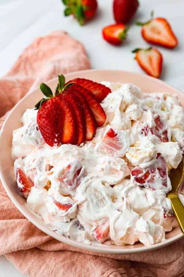 Fluffy strawberry cheesecake salad
