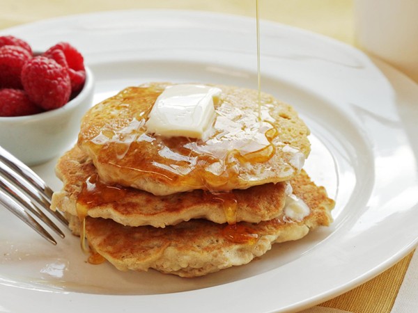 Fluffy vegan oatmeal pancakes (with aquafaba)