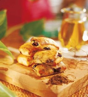 Focaccia buns with Thai basil and olives