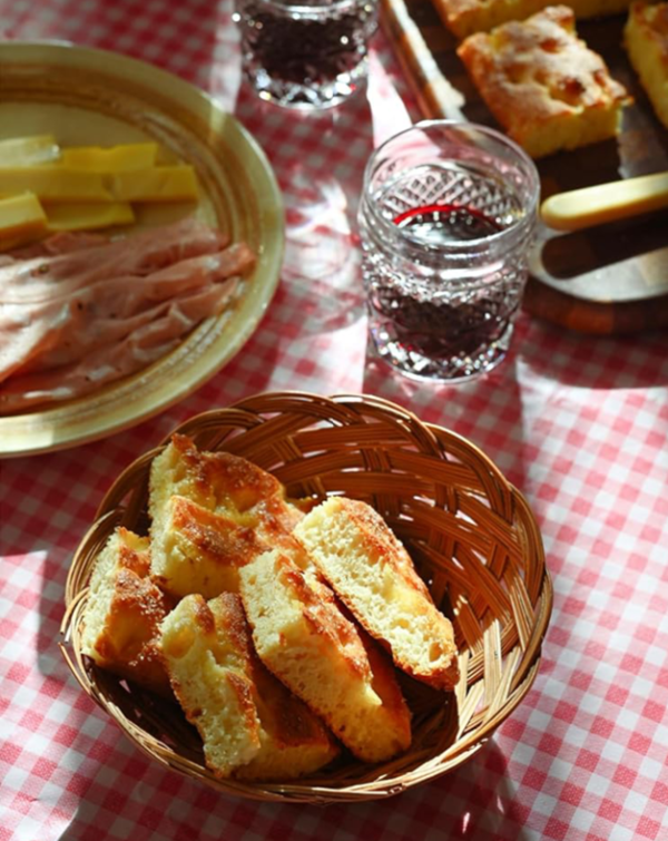 Focaccia with milk (Focaccia morbida con il latte)