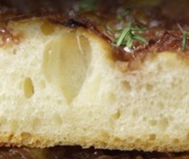 Focaccia with stewed onion (Focaccia con cipole)