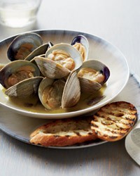 Foie gras-steamed clams