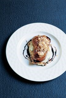 Foie gras with pain d'épice crumble (Crumble de pain d'épice et foie gras)