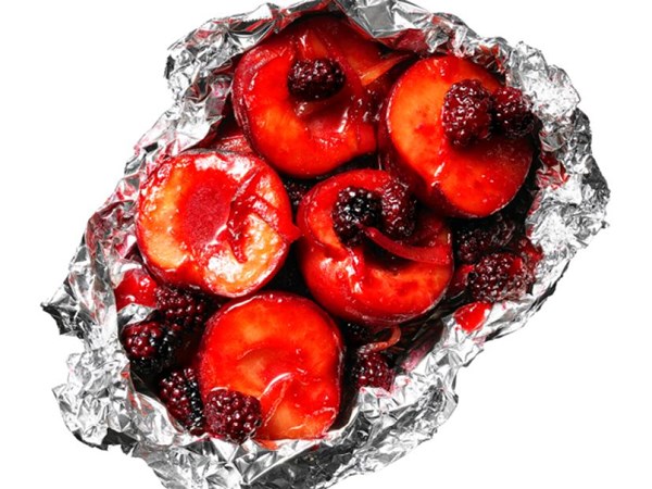 Foil-packet ginger plums and blackberries 