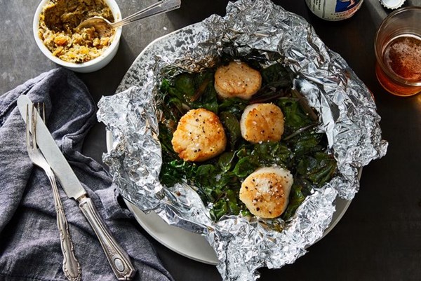 Foil-packet scallops with caper-raisin butter