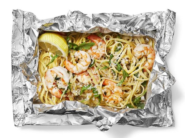Foil-packet shrimp scampi with arugula