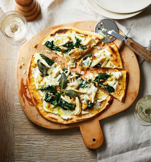 Four cheese garlic chicken pizza bianco