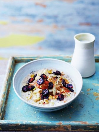 Four-grain coconut porridge with autumnal fruit