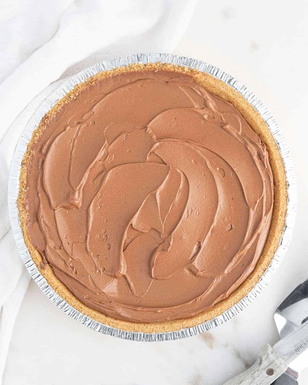 Four-ingredient chocolate pie