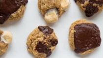 Four-ingredient peanut butter cookies