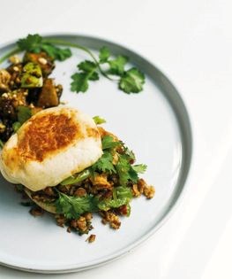 Fragrant braised pork belly sandwiches (Rou jia mo)