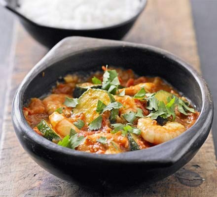 Fragrant courgette and prawn curry