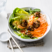 Fragrant pork meatballs with rice noodles