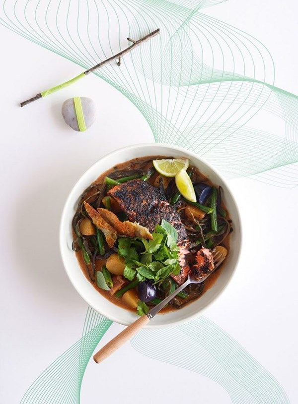 Fragrant salmon & sea spaghetti