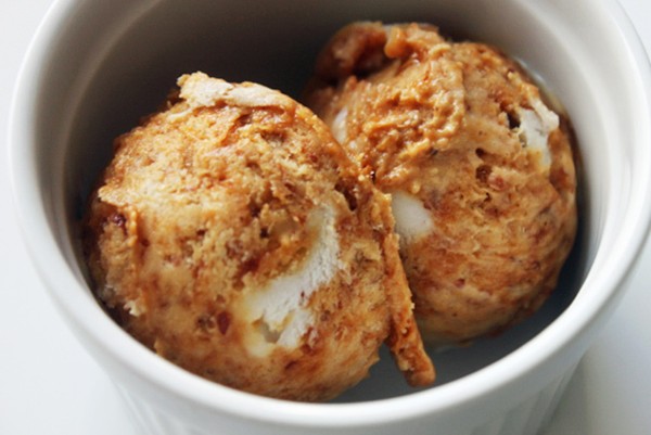 Franny's toasted almond gelato (with almond praline)