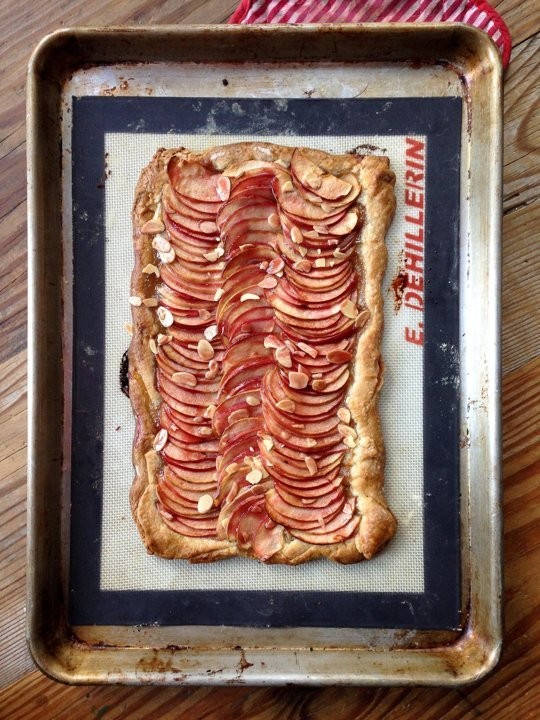 Free-form apple tart