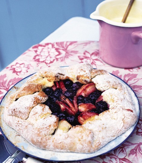 Free-form blackberry and apple pie