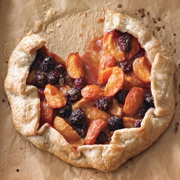 Free-form blackberry-apricot tart (Crostata di more e albiocche)