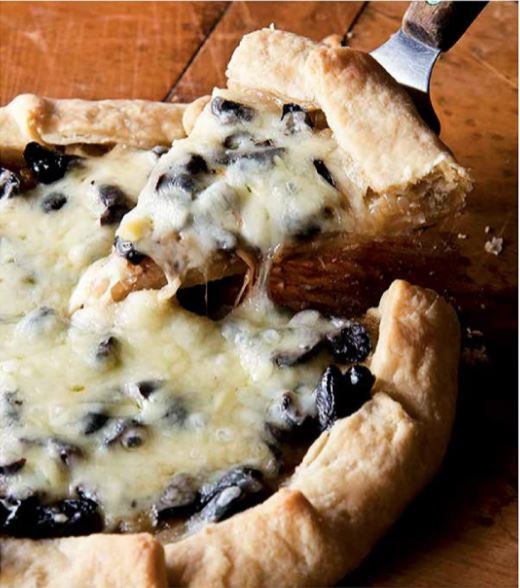 Free-form French onion tart