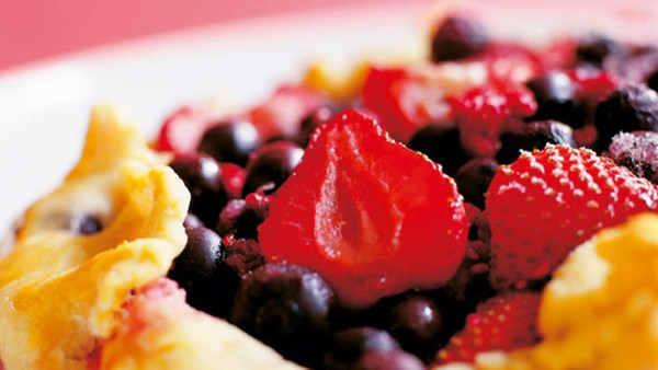 Free-form fruit pie