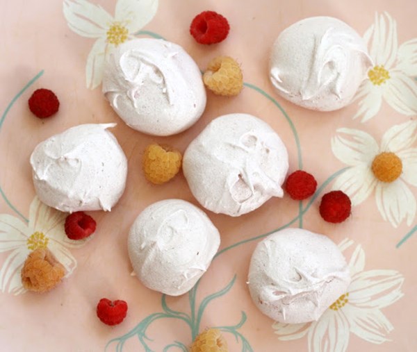 Free form raspberry meringues