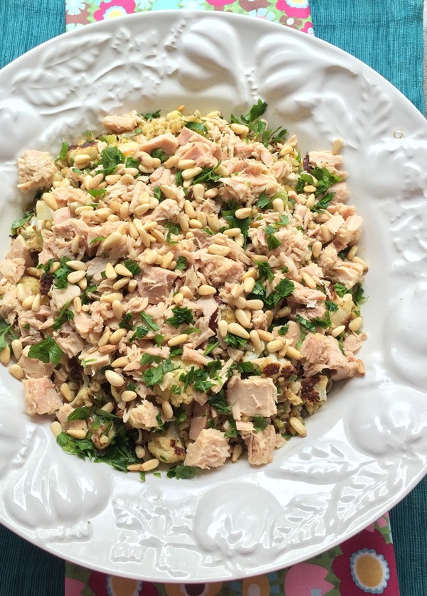 Freekeh salad with caramelized cauliflower and tuna