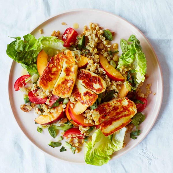Freekeh salad with nectarine and halloumi