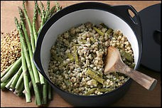 Fregula with asparagus and Gorgonzola (Fregula kin isparau e Gorgonzola)