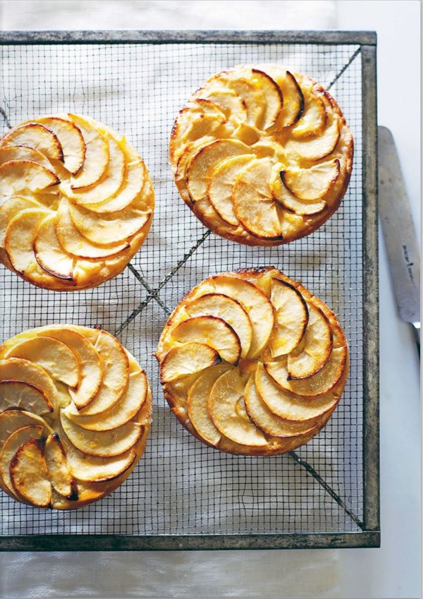 French apple tartlets