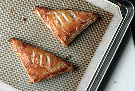 French apple turnovers (Chaussons aux pommes)