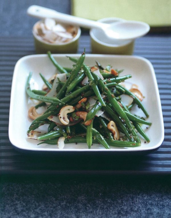 French bean and cashew nut horan (Kaju posh thoran)